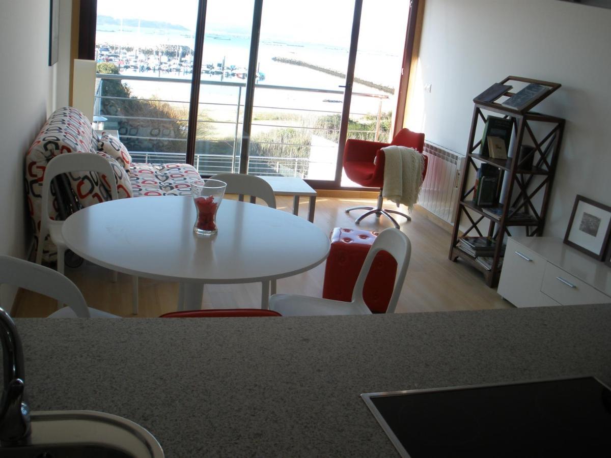 Apartamentos Puerto Basella فيلانويفا دي أروسا الغرفة الصورة