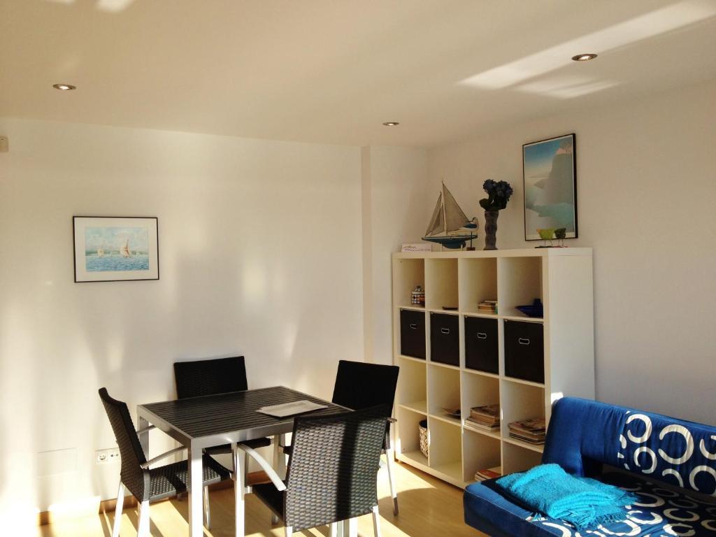 Apartamentos Puerto Basella فيلانويفا دي أروسا الغرفة الصورة