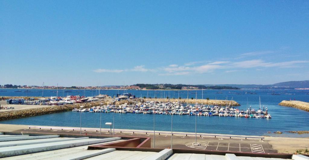 Apartamentos Puerto Basella فيلانويفا دي أروسا الغرفة الصورة