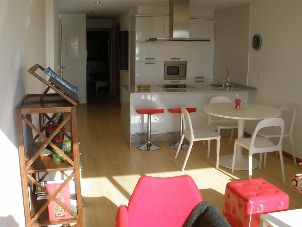 Apartamentos Puerto Basella فيلانويفا دي أروسا الغرفة الصورة